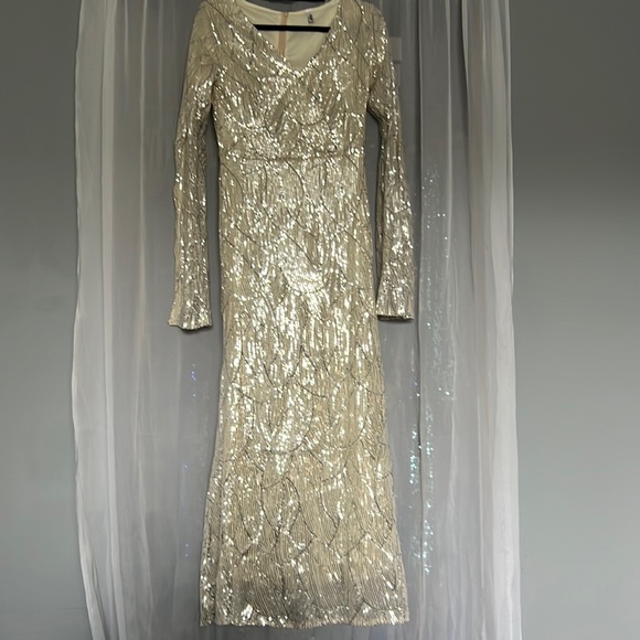 Beautiful sequence dress. To small - Picture 1 of 4